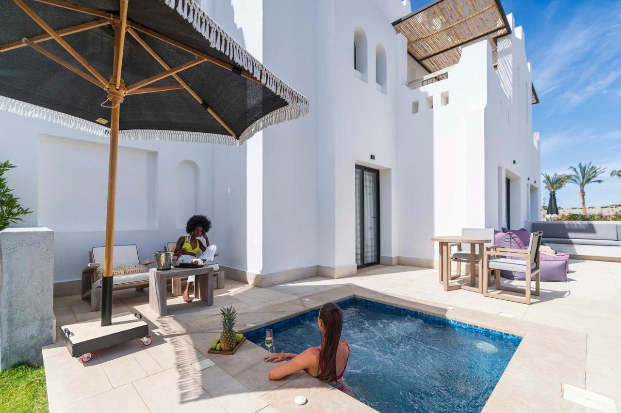Sunrise Tucana Resort Grand Select Hurgada Dış mekan fotoğraf A private pool at a villa in Spain