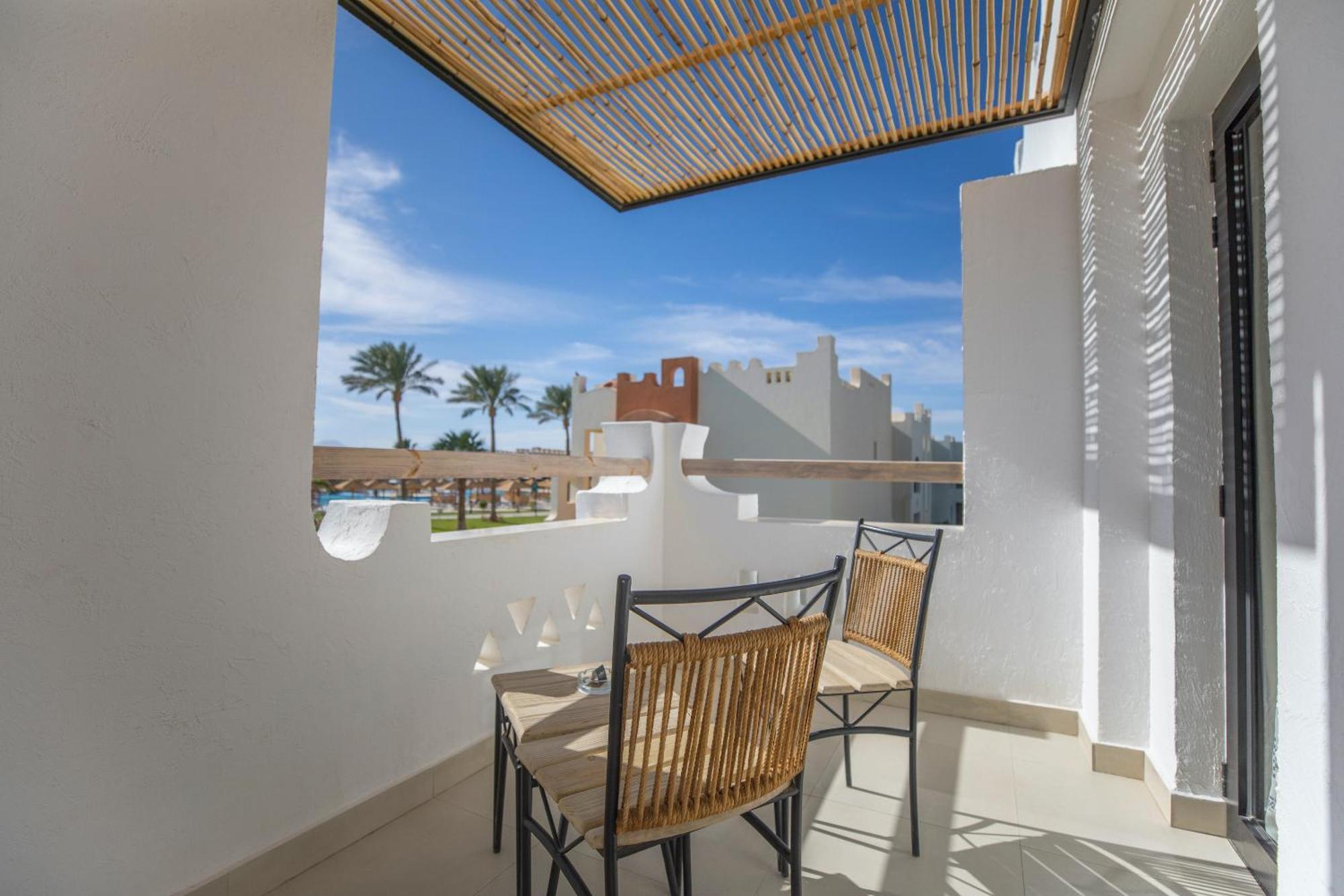 Sunrise Tucana Resort Grand Select Hurgada Oda fotoğraf A balcony
